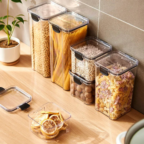 Boite-en-plastique-pour-alimentation-empile