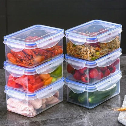 Boite-en-plastique-alimentaire-empile