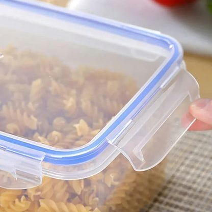 Boite-en-plastique-alimentaire-grosplan
